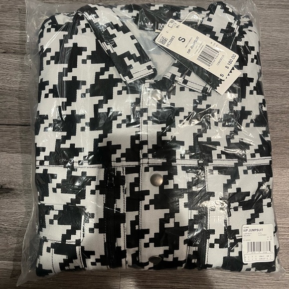 Sold Out Adidas/Ivy Park black and white jumpsuit. Size Small - Picture 6 of 8